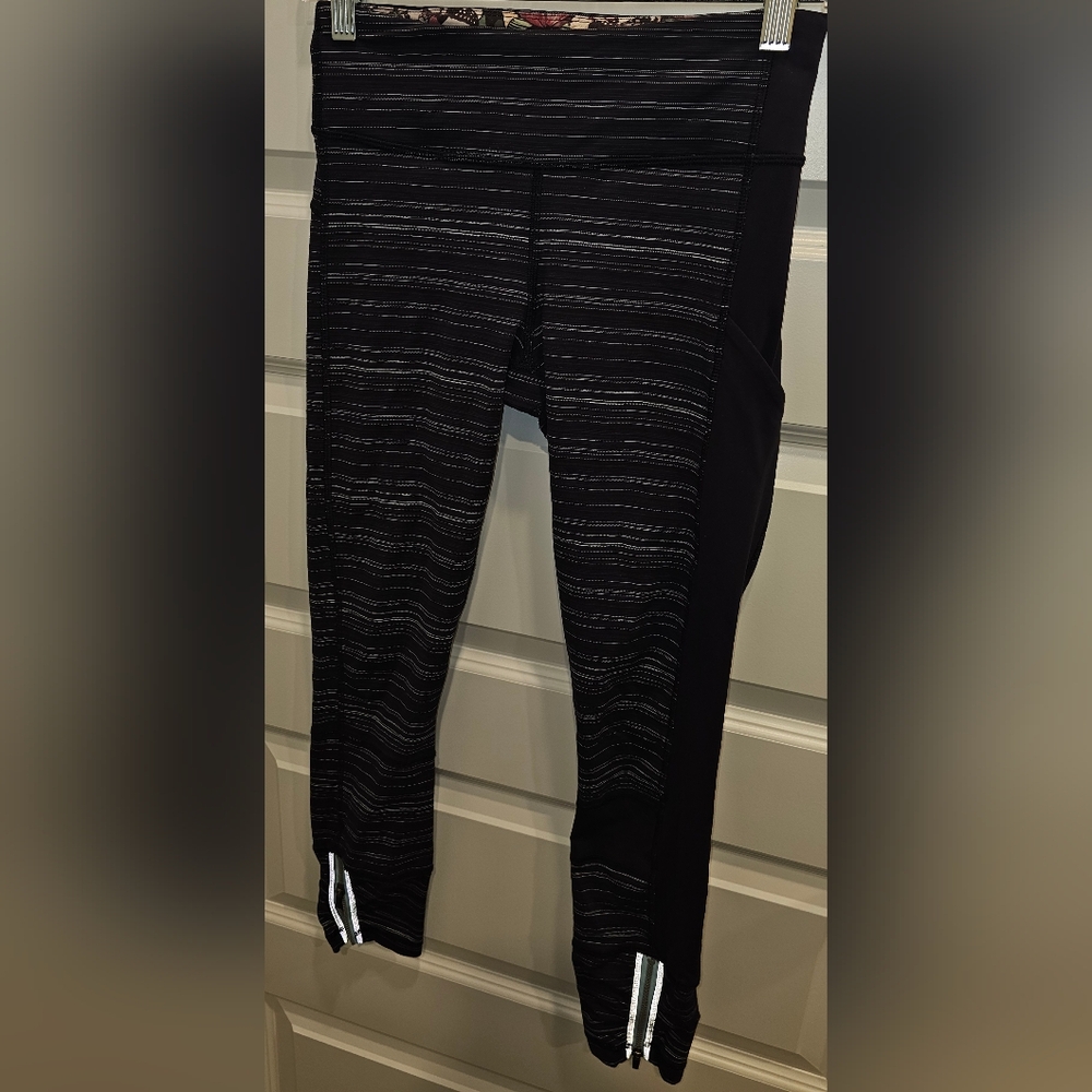 Lululemon Athletica RARE Run The World  (4)